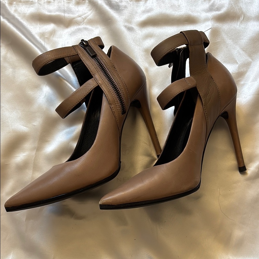 Kenneth Cole New York Strappy Heels, Sz 7.5, Color: Stone, Used